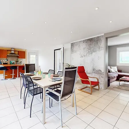 3 Bedroom Stunning In * Lanvaudan